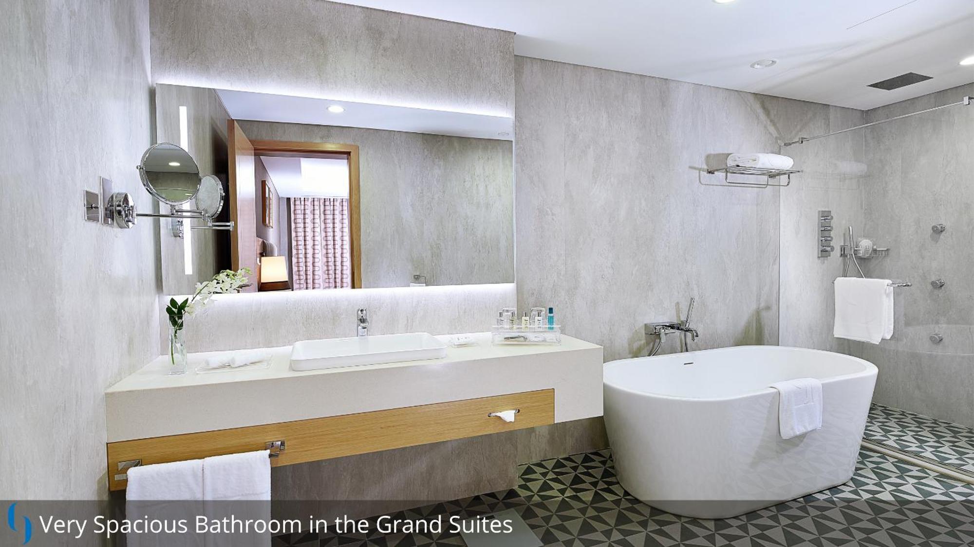 Grand Suite 1 Bedroom - Complimentary Luxury Transfers to Jumeirah Beach and Mall of Emirates,1288410082:JPEG